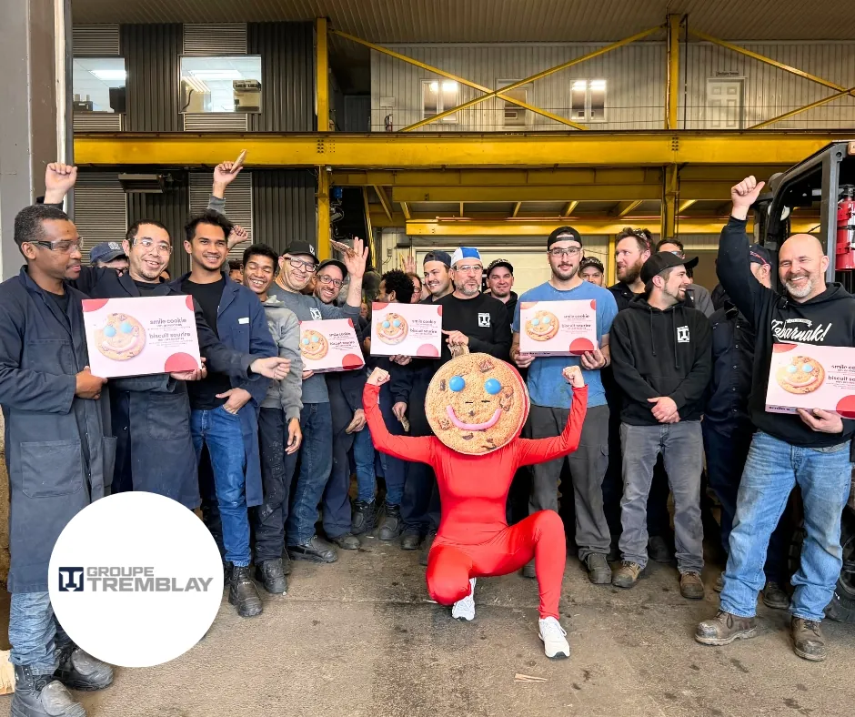 Membres de l’équipe de Groupe Tremblay réunis à l’atelier pour la campagne des biscuits Sourire