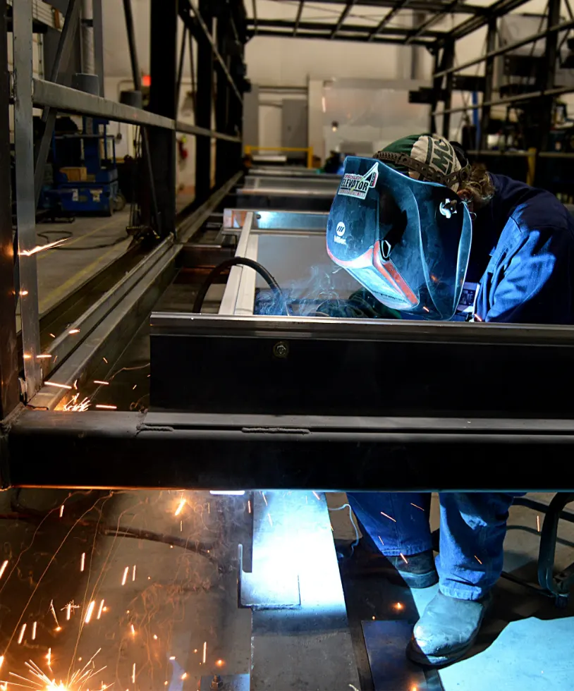 Fabrication d’un composant d’acier dans l’atelier